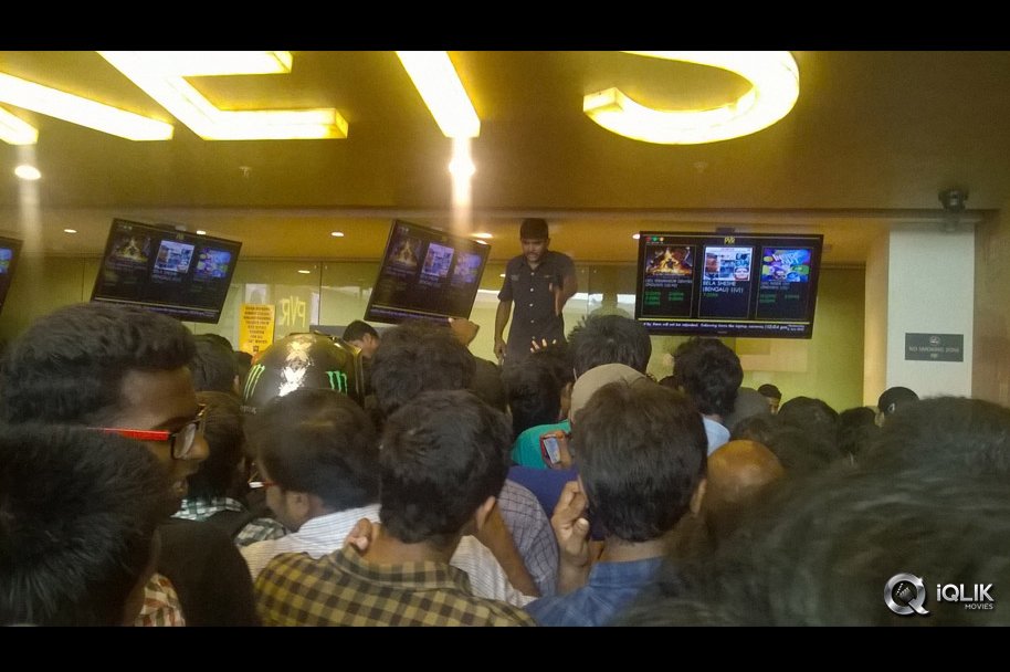 Baahubali-Tickets-Hungama-at-Theaters
